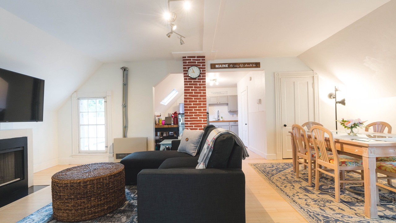 Photo of Livingroom in Back Cove