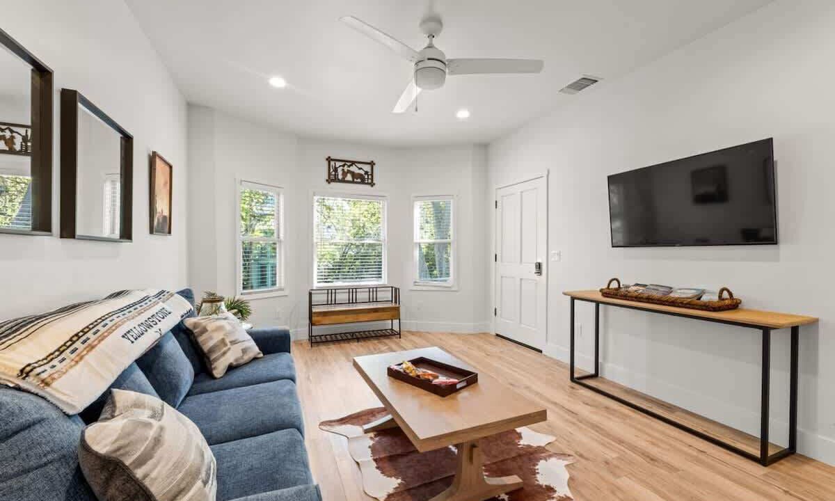 Photo of Livingroom in Downtown Sacramento