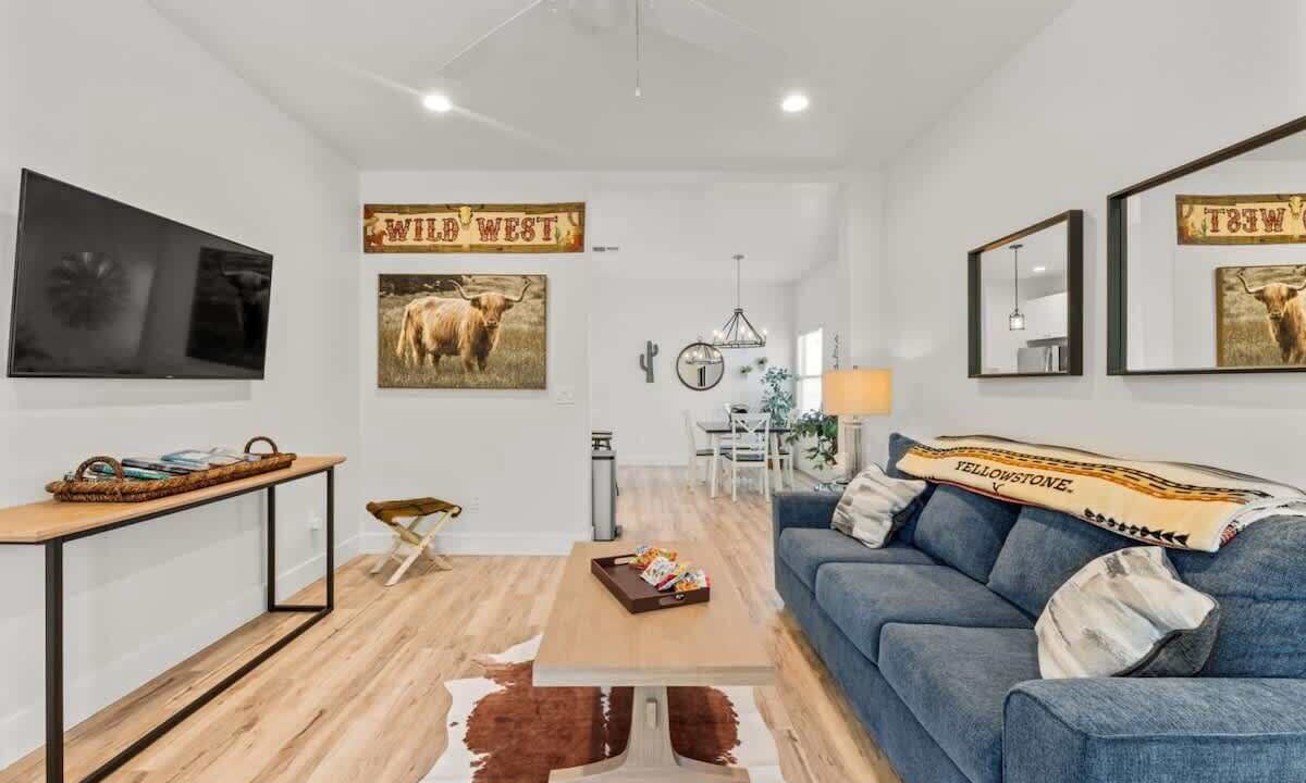 Photo of Livingroom in Downtown Sacramento