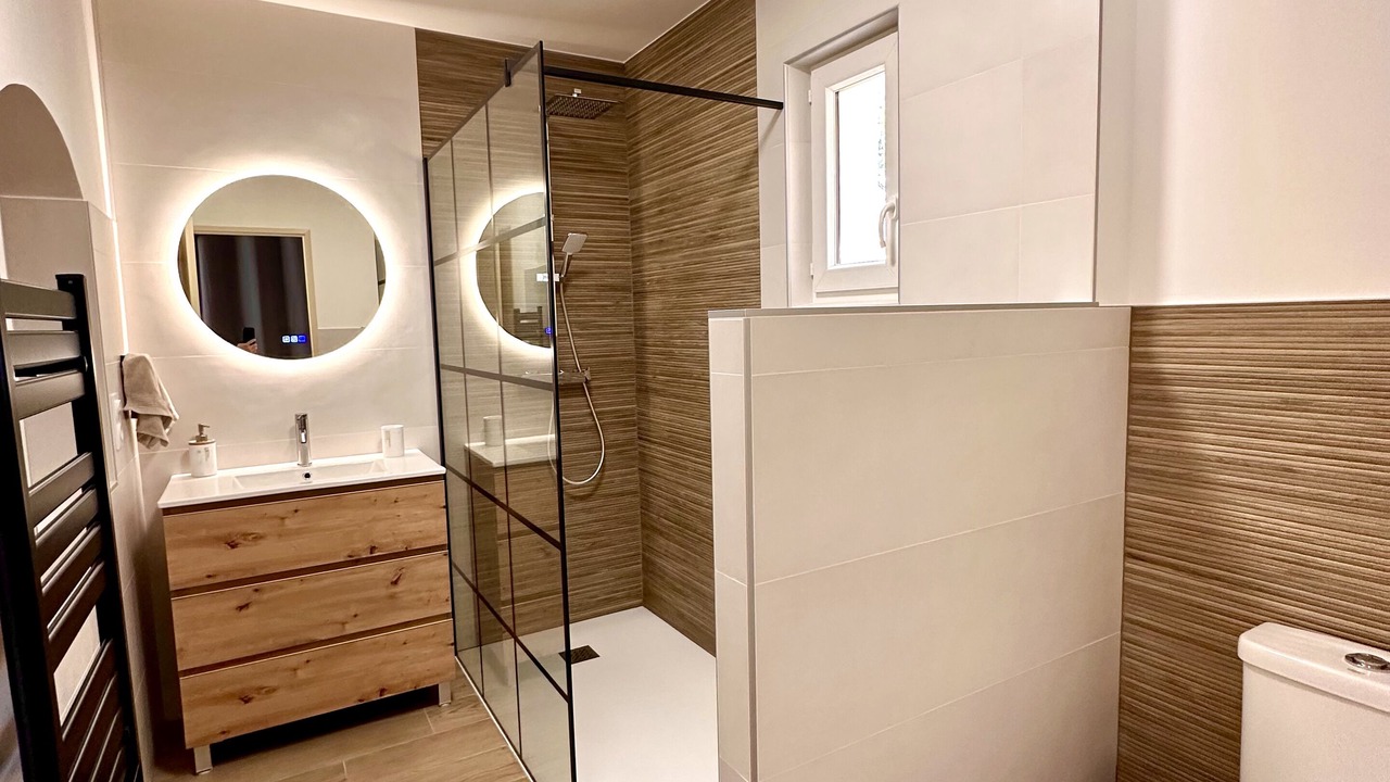 Photo of Bathroom in Molleges