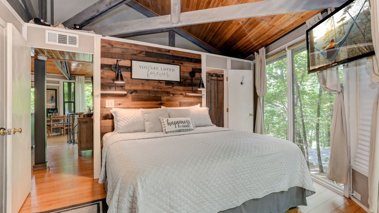 Photo of Bedroom in Big Canoe