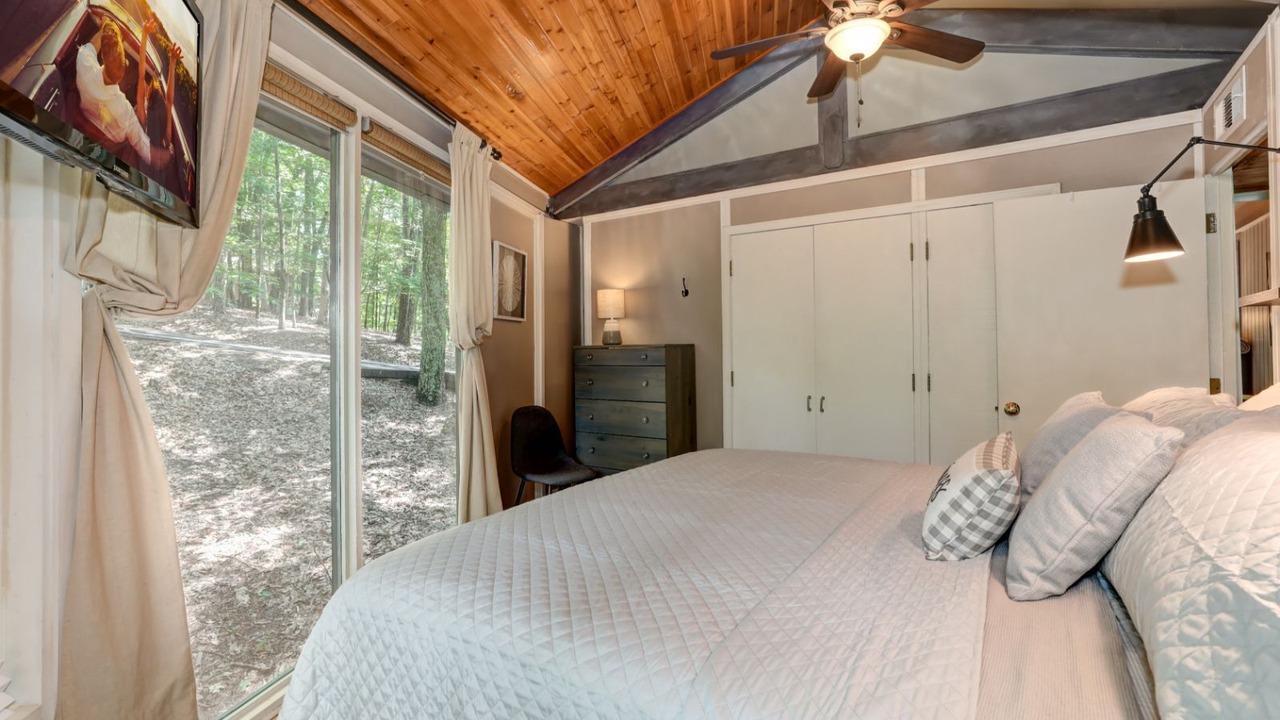 Photo of Bedroom in Big Canoe
