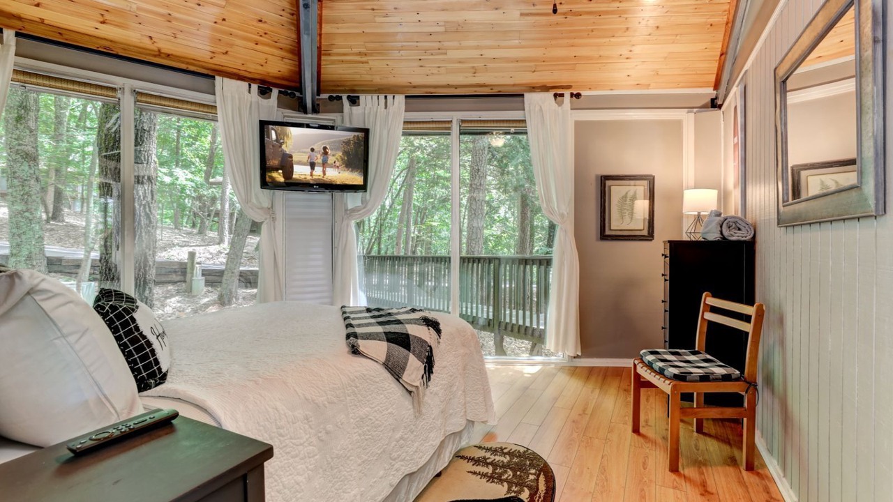Photo of Bedroom in Big Canoe