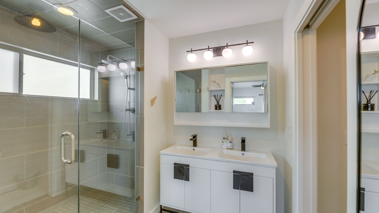 Photo of Bathroom in Rosewood
