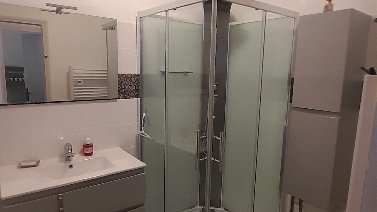 Photo of Bathroom in Mirepoix