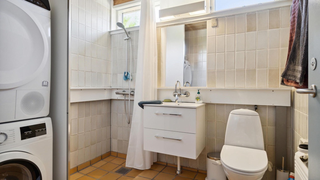 Photo of Bathroom in Bøtø By