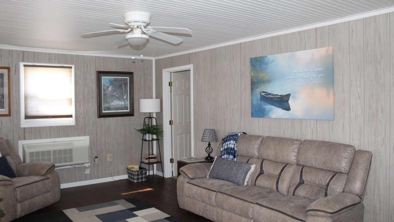 Photo of Livingroom in Tebbetts