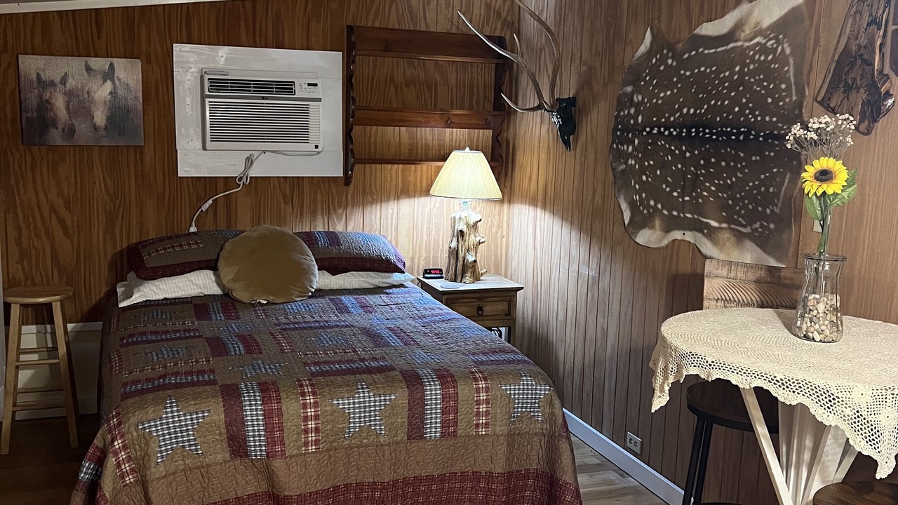 Photo of Bedroom in Camp Wood