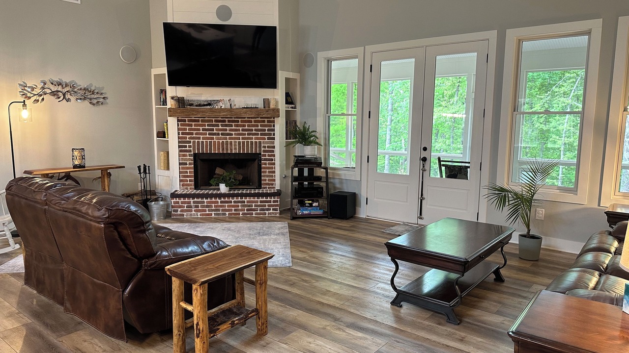 Photo of Livingroom in White