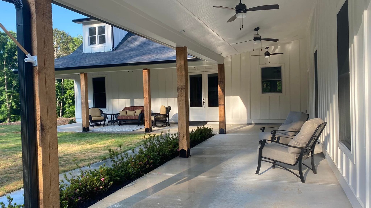 Photo of Patio Balcony in White