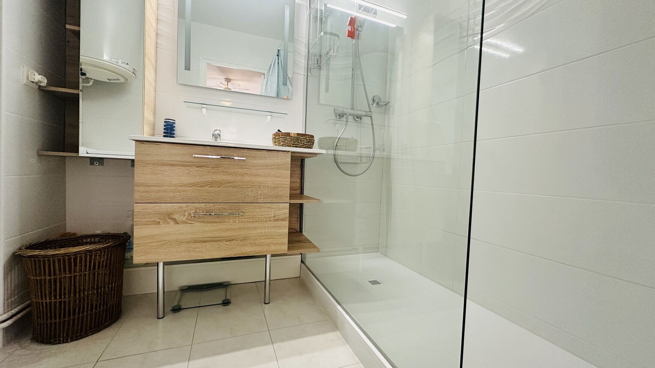 Photo of Bathroom in Port-Vendres