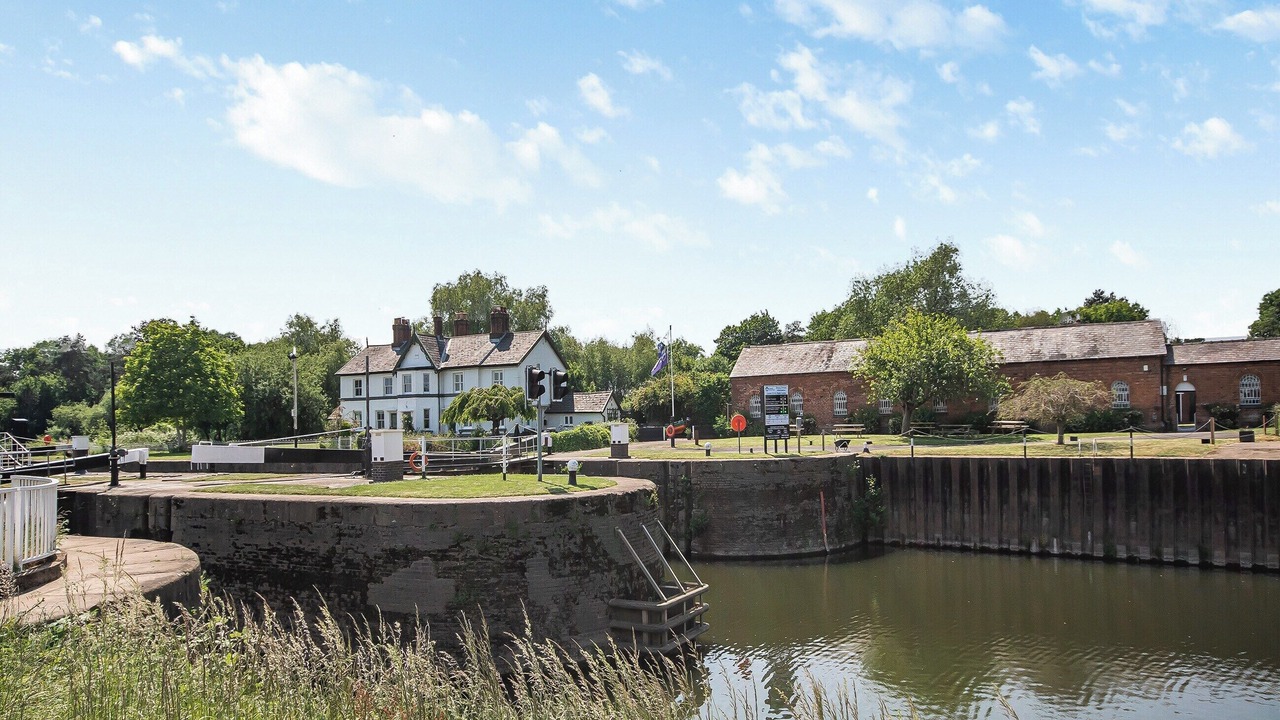 Photo of Others in Diglis