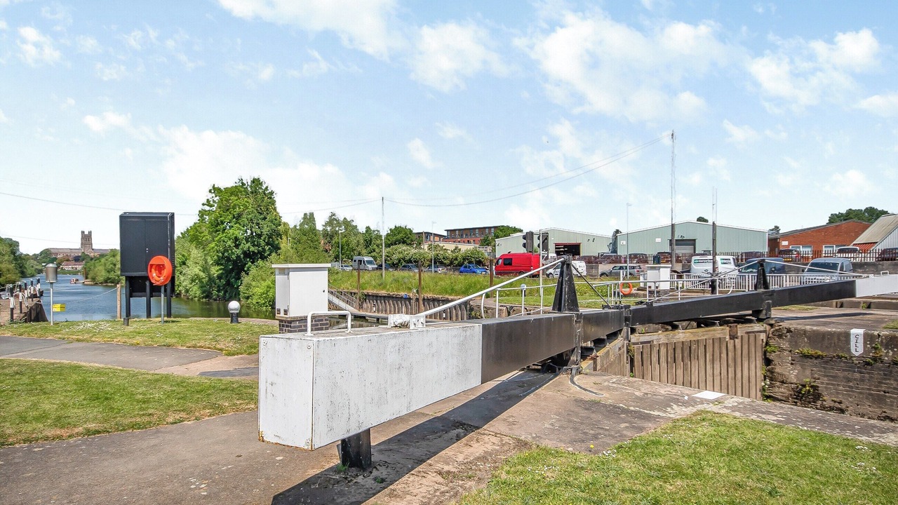 Photo of Others in Diglis