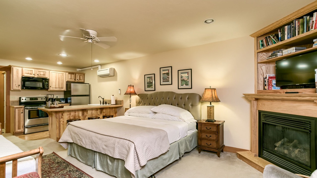 Photo of Bedroom in Ashland