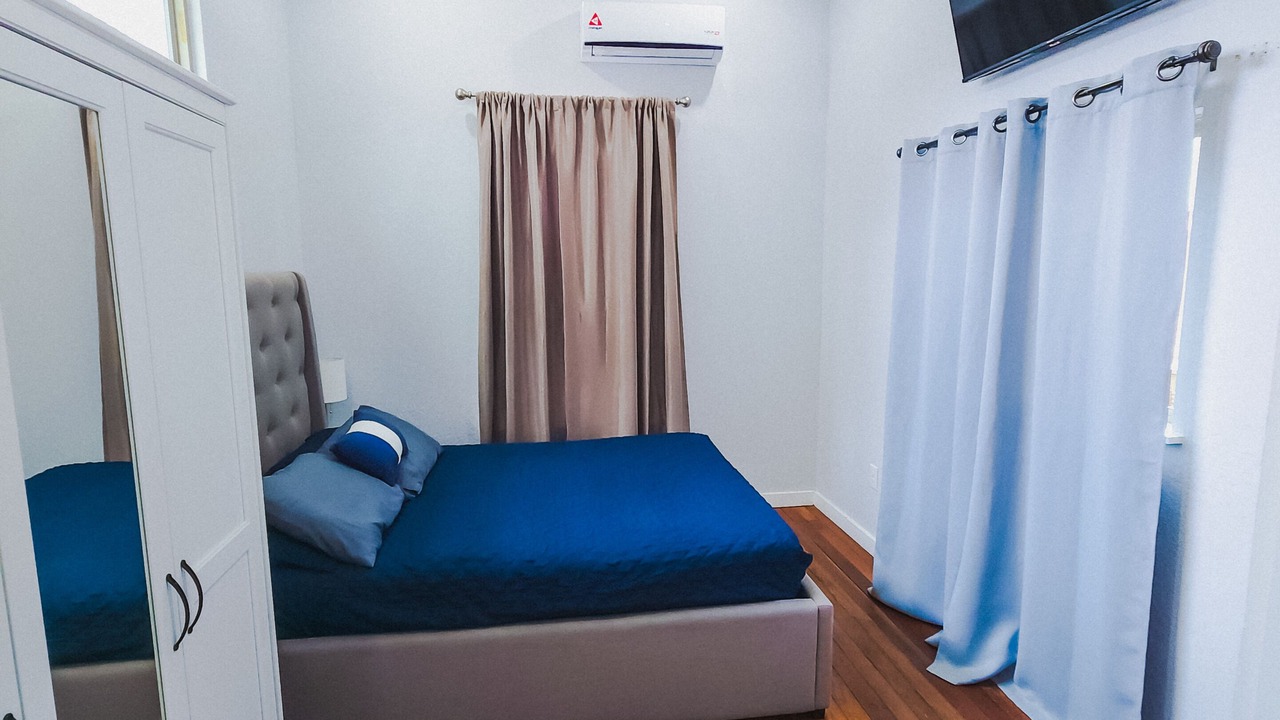 Photo of Bedroom in Historic Garderns