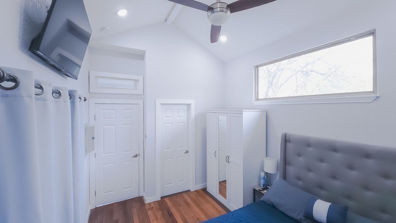 Photo of Bedroom in Historic Garderns