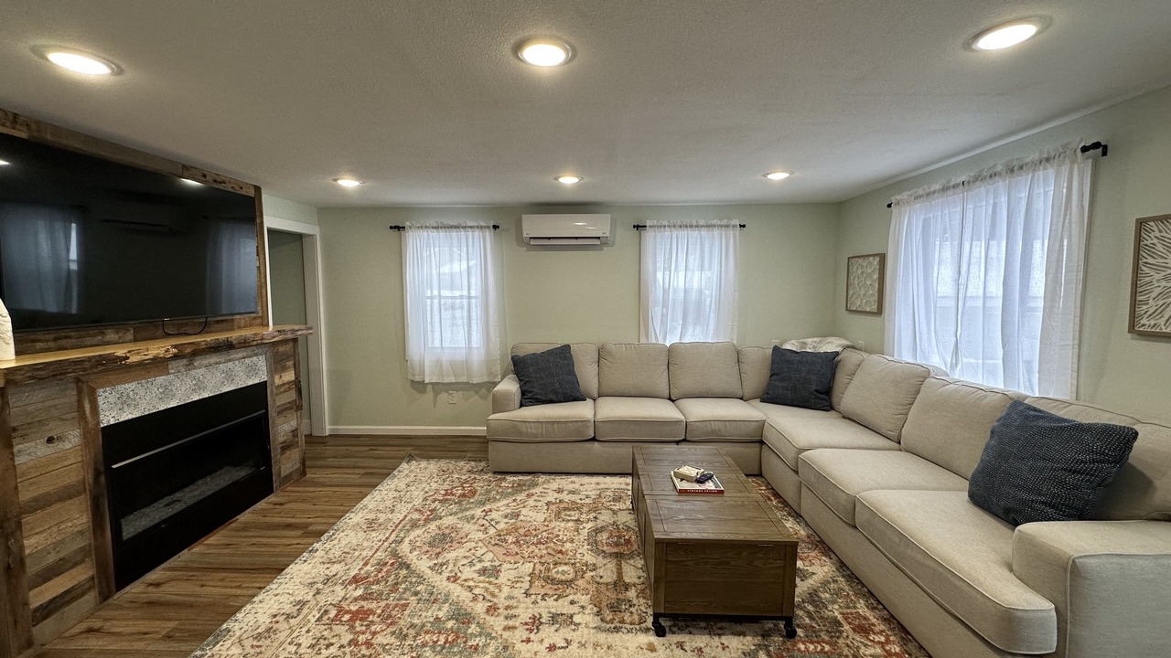 Photo of Livingroom in Homer