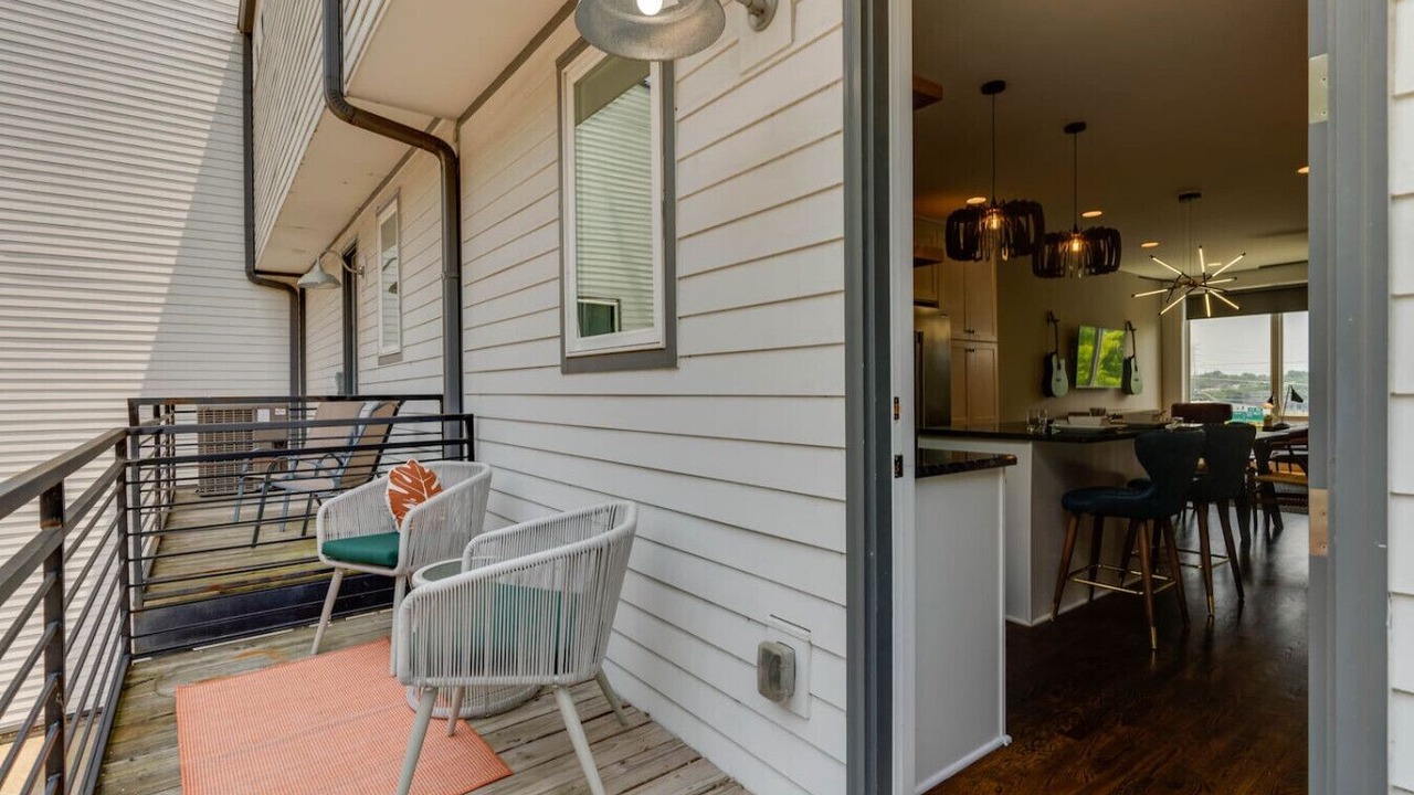 Photo of Patio Balcony in Eighth Avenue