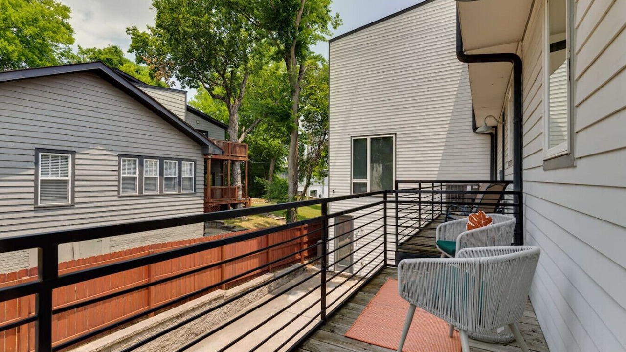Photo of Patio Balcony in Eighth Avenue