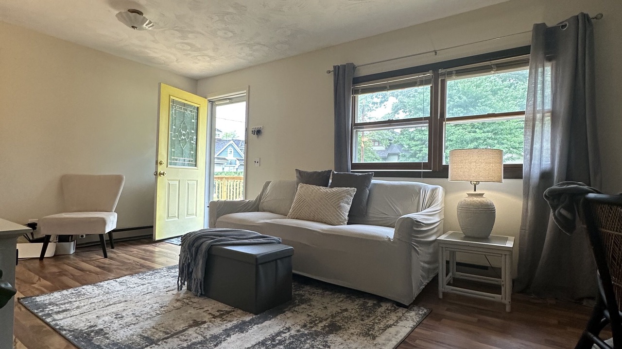 Photo of Livingroom in Culver