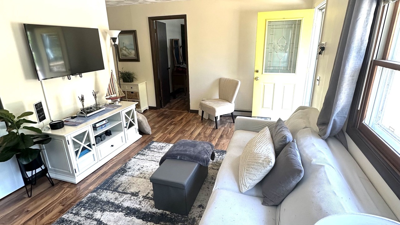 Photo of Livingroom in Culver