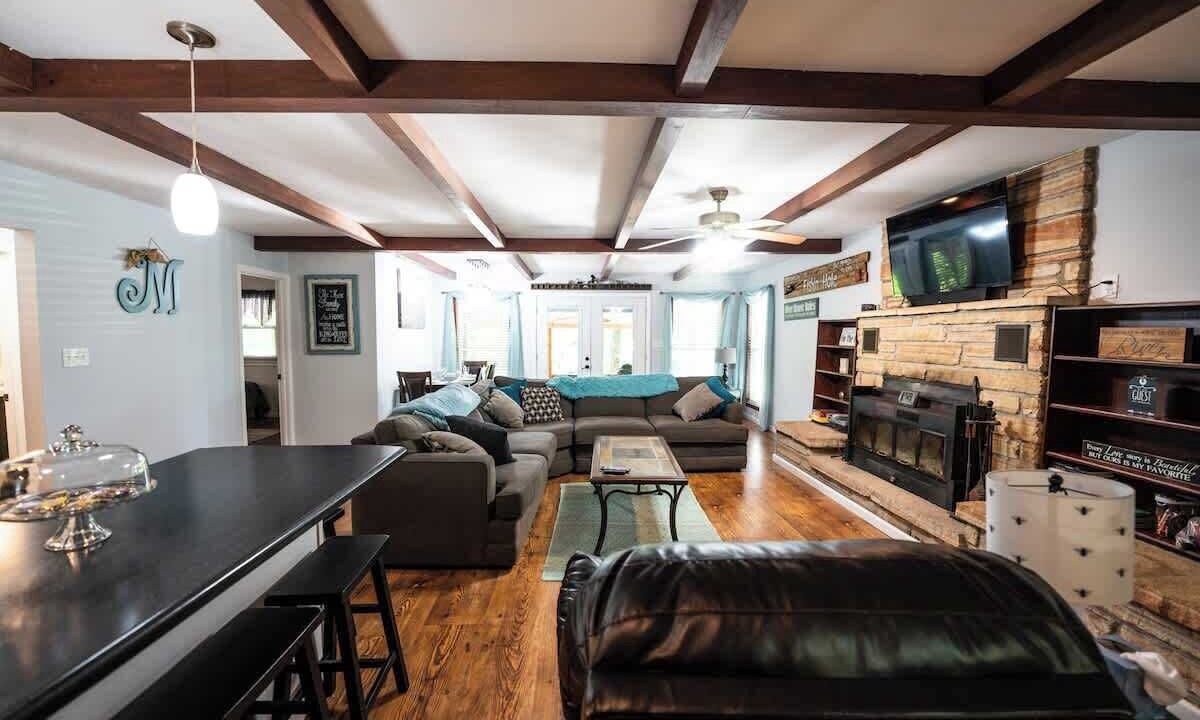 Photo of Livingroom in Doniphan