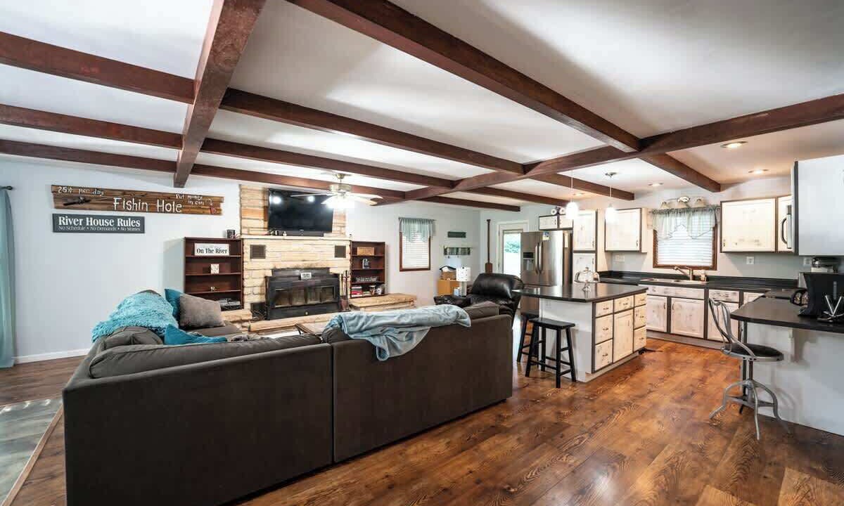Photo of Livingroom in Doniphan
