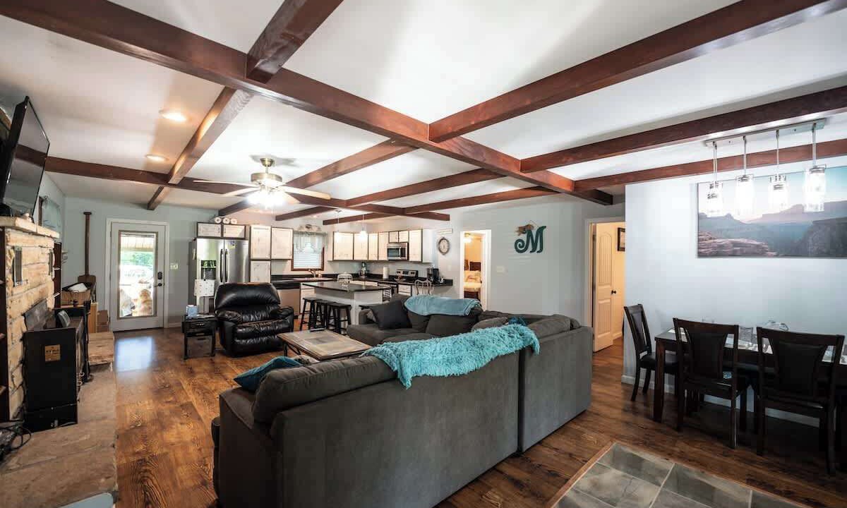 Photo of Livingroom in Doniphan