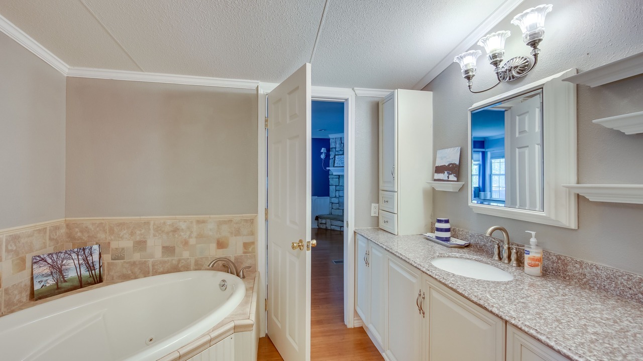 Photo of Bathroom in Enchanted Oaks