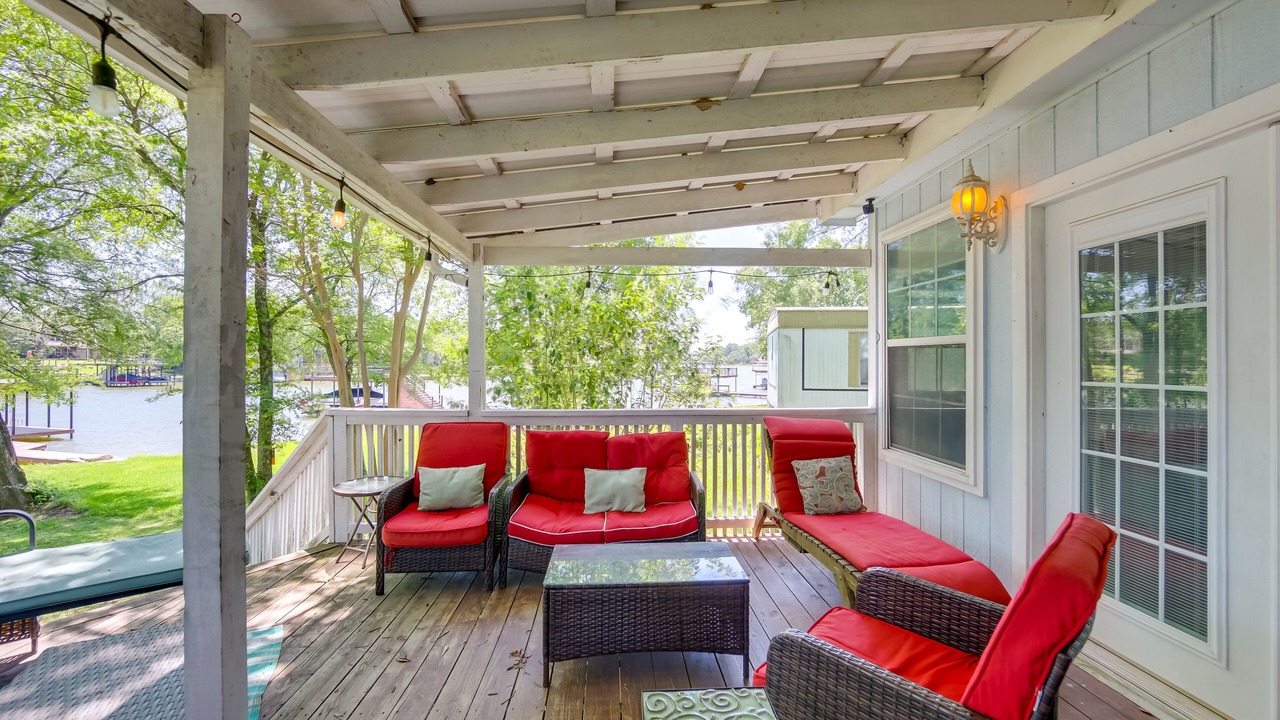 Photo of Patio Balcony in Enchanted Oaks