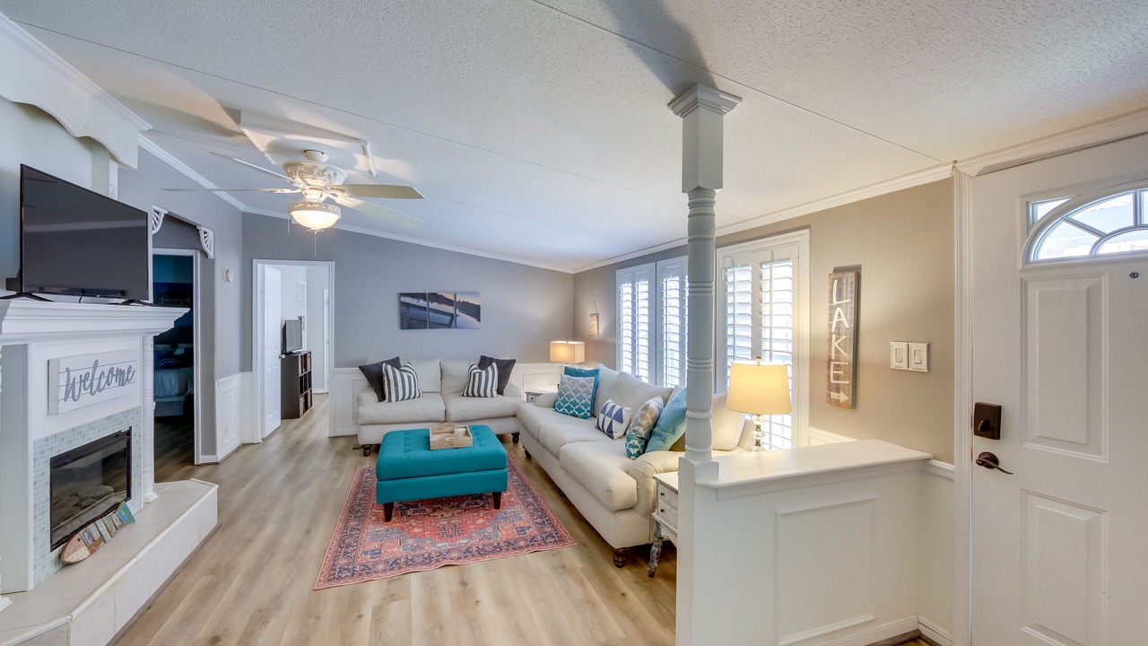 Photo of Livingroom in Enchanted Oaks