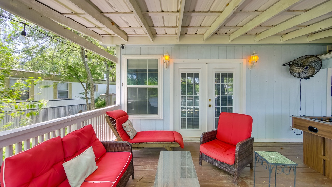 Photo of Patio Balcony in Enchanted Oaks