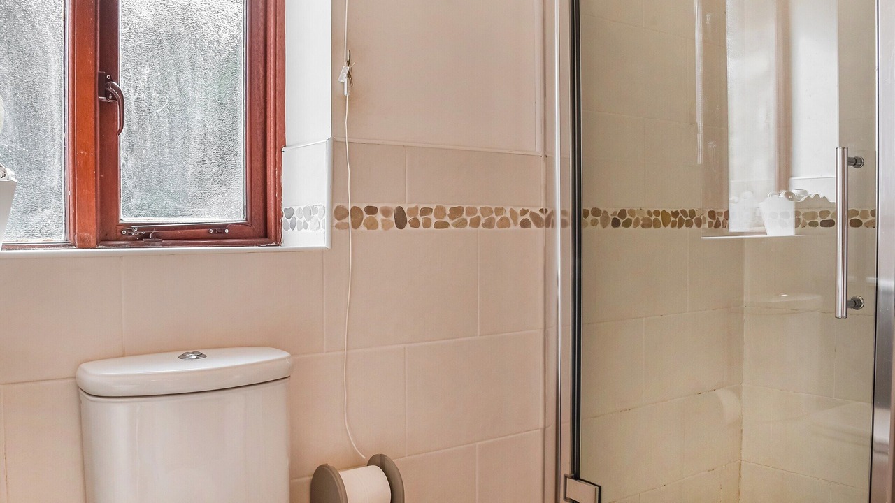 Photo of Bathroom in Crynant