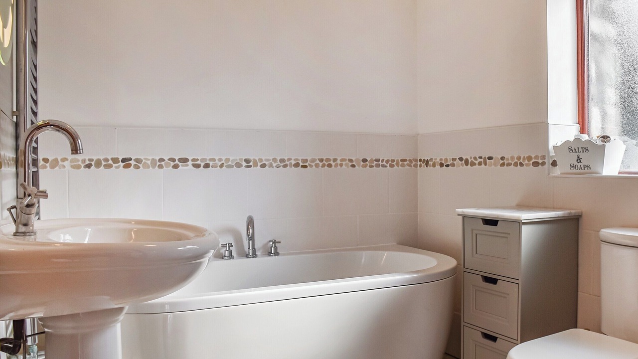 Photo of Bathroom in Crynant