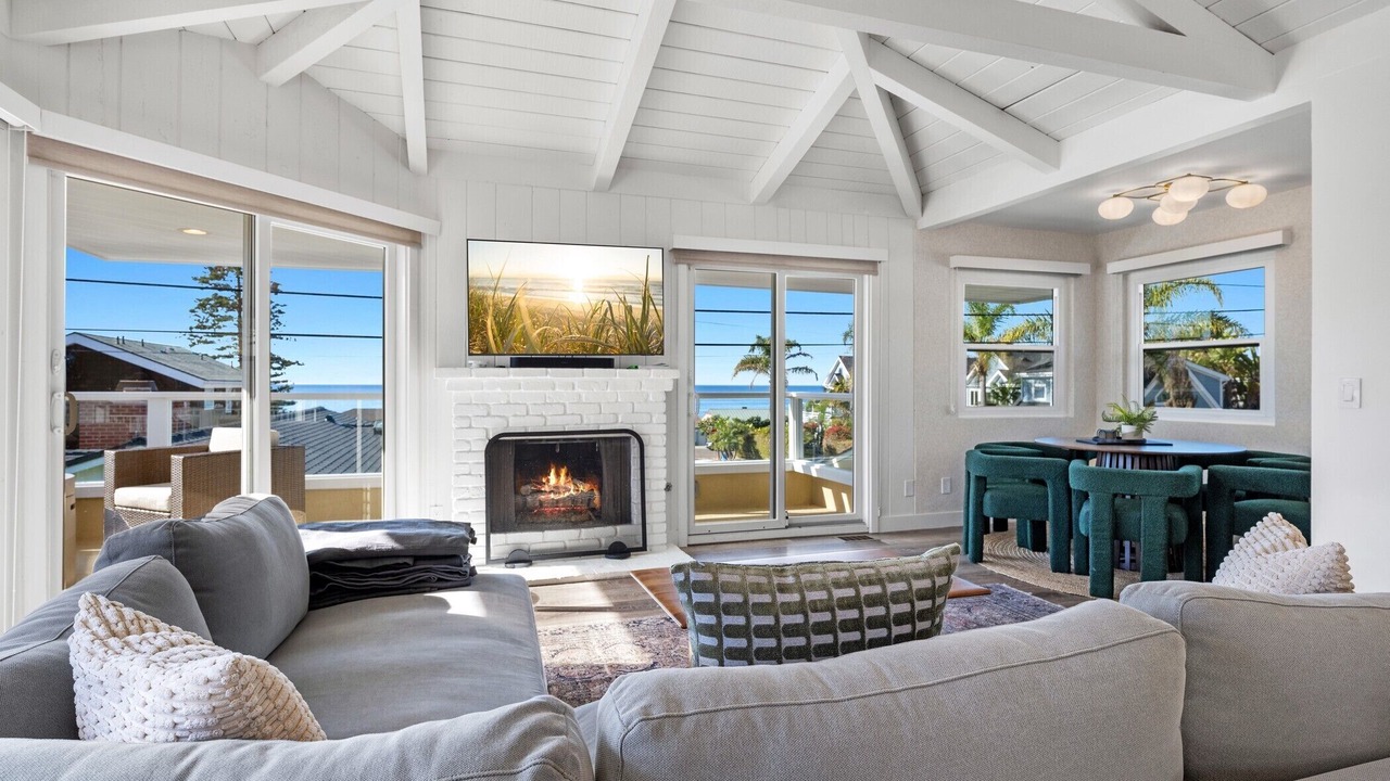 Photo of Livingroom in La Jolla Shores
