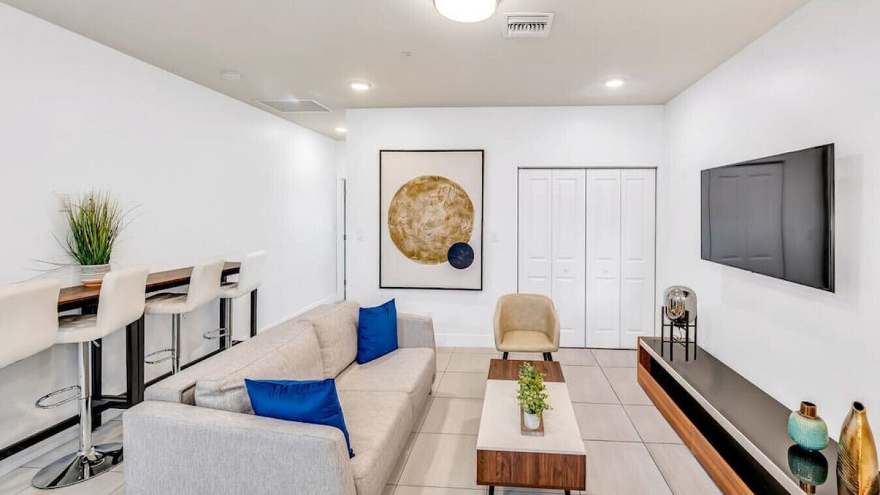 Photo of Livingroom in Lake Worth Corridor