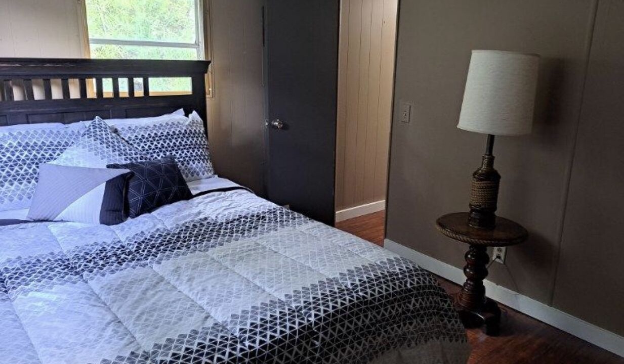 Photo of Bedroom in Camdenton