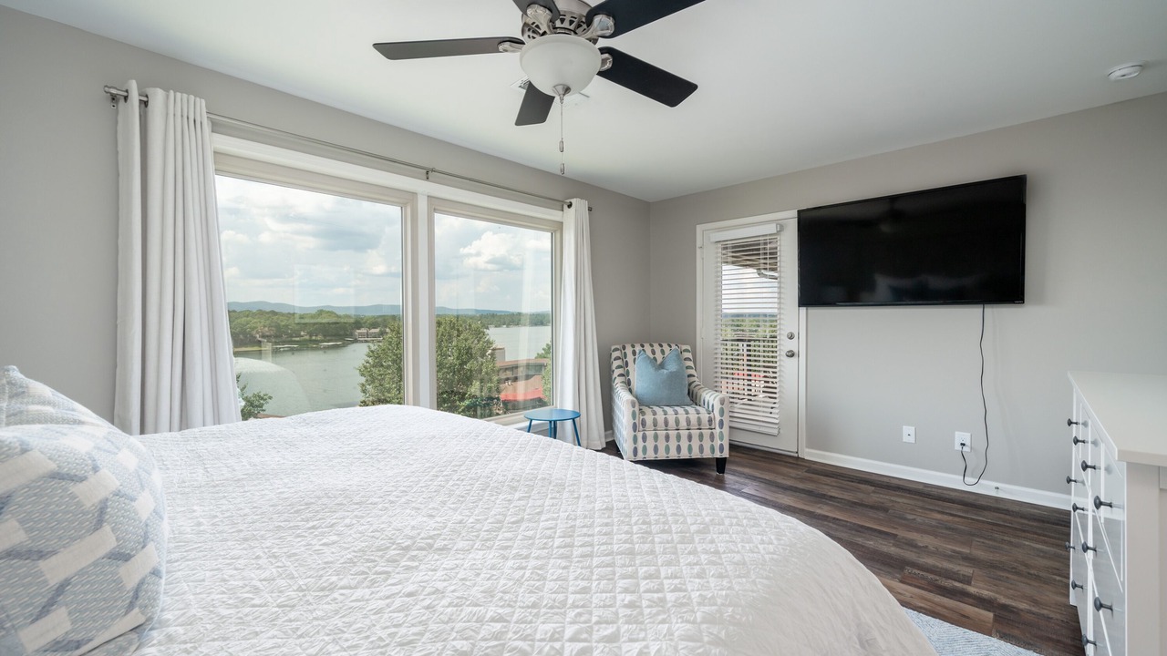 Photo of Bedroom in Lake Hamilton