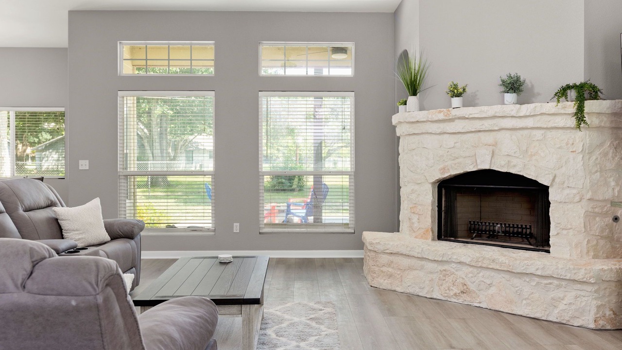Photo of Livingroom in McQueeney