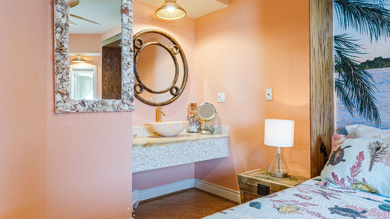 Photo of Bedroom in Crystal Beach