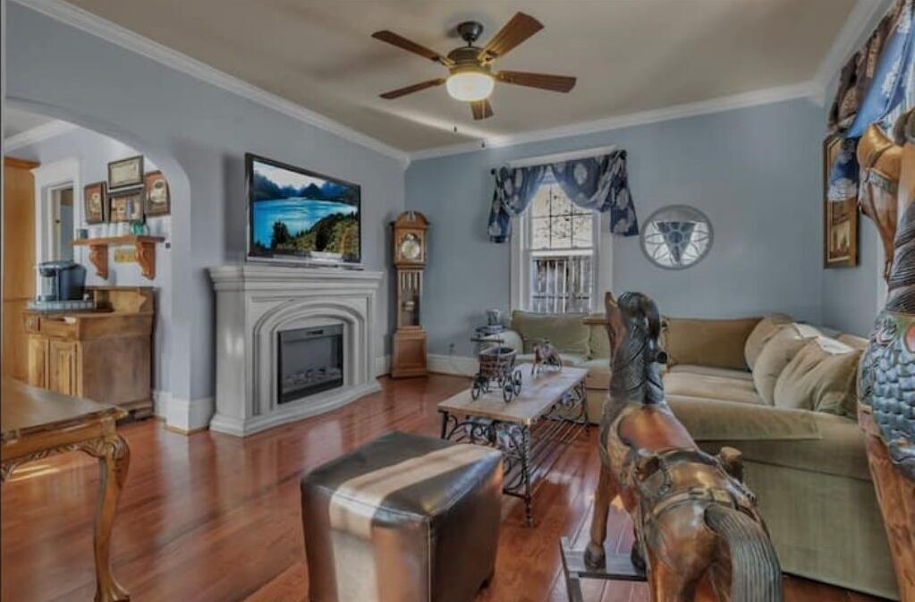 Photo of Livingroom in North Tonawanda