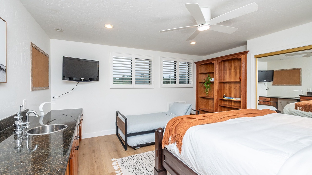 Photo of Bedroom in Lake Hodges
