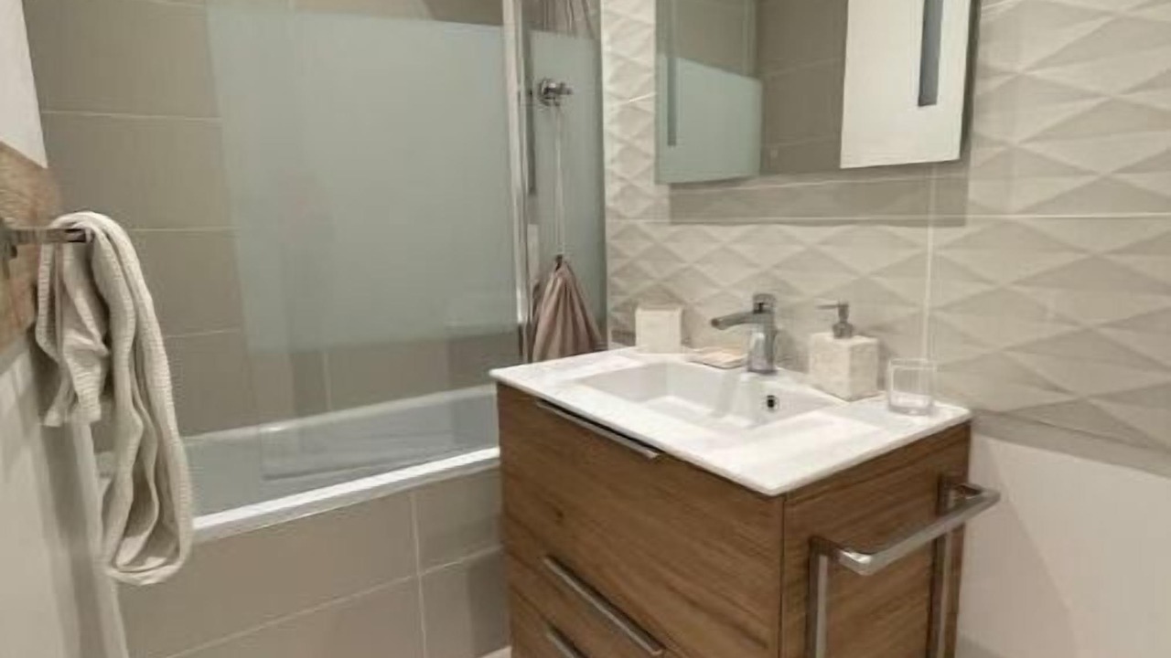 Photo of Bathroom in Gares