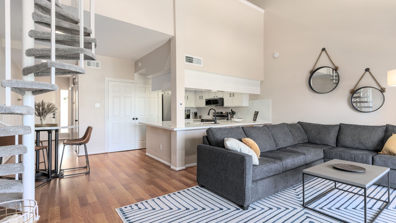 Photo of Livingroom in April Sound