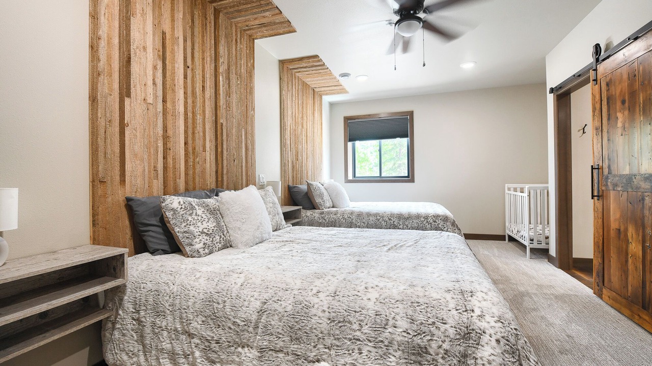 Photo of Bedroom in Lead