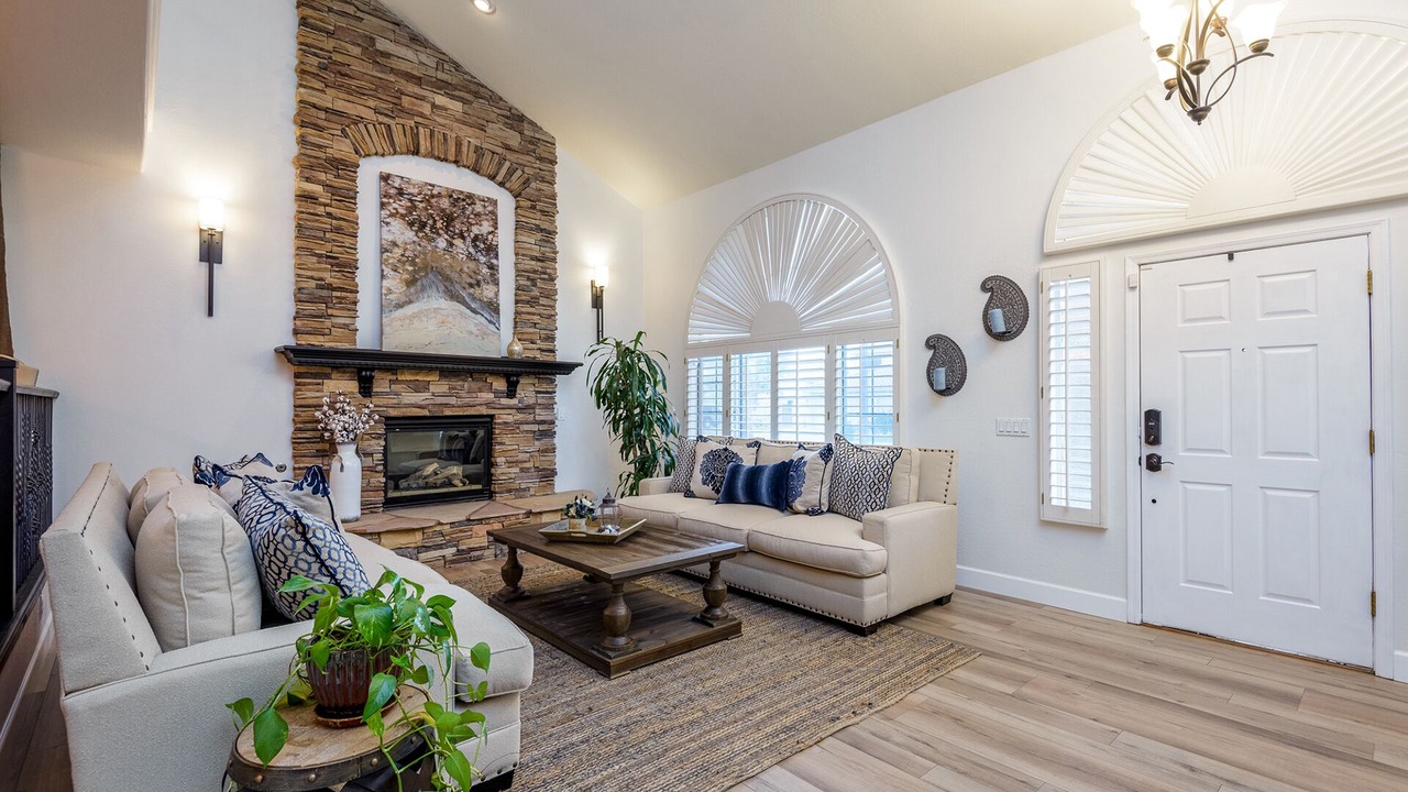 Photo of Livingroom in Greenfield Lakes