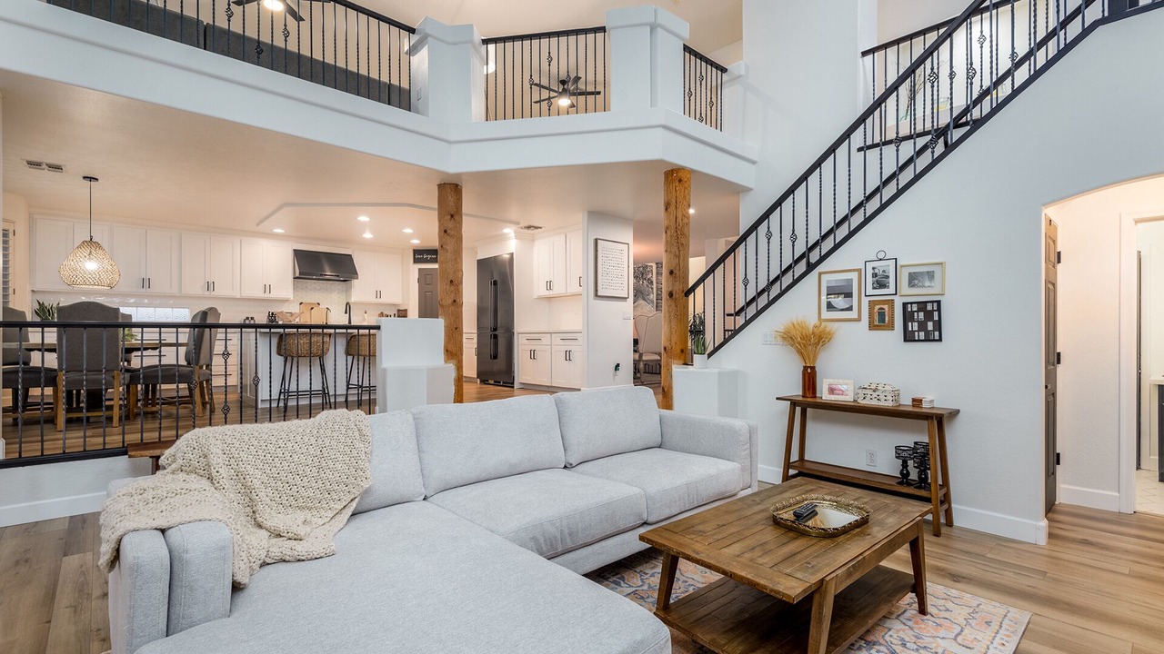 Photo of Livingroom in Greenfield Lakes