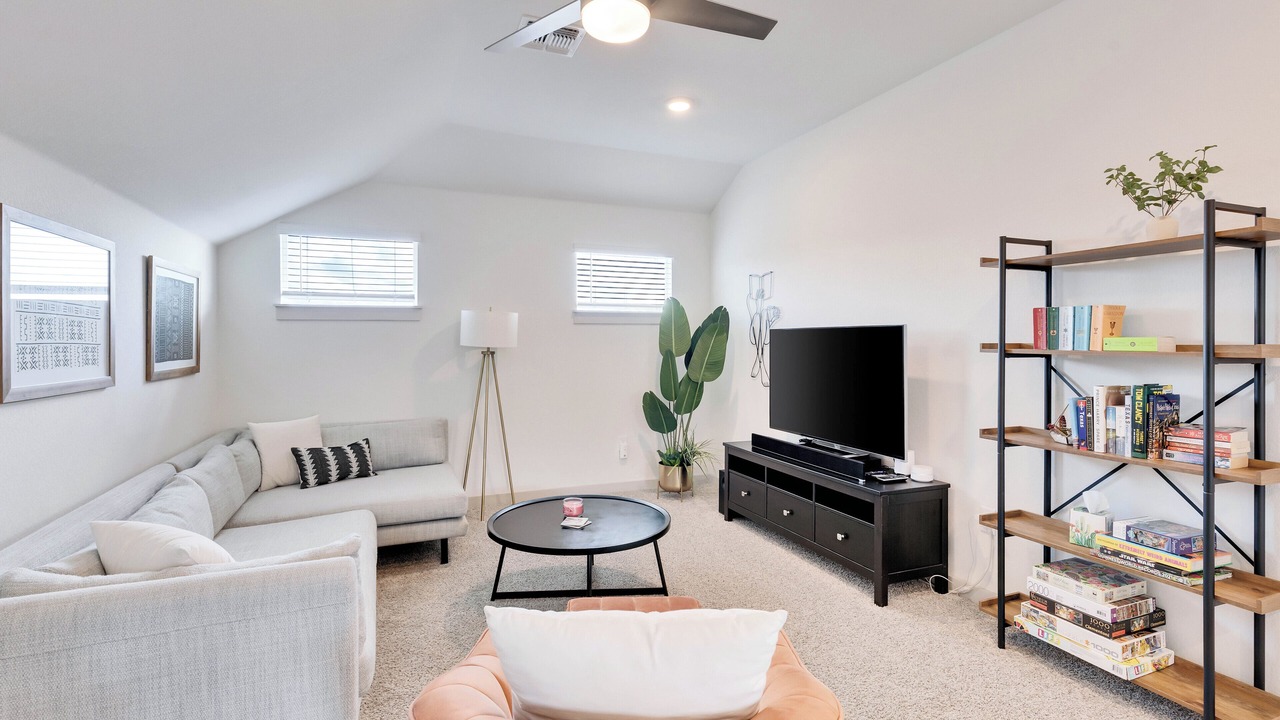 Photo of Livingroom in McNeil