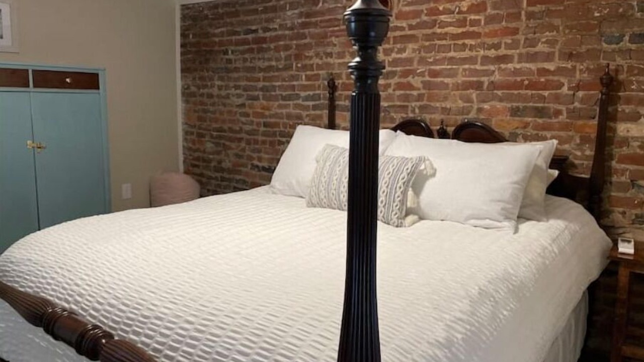 Photo of Bedroom in Broadway