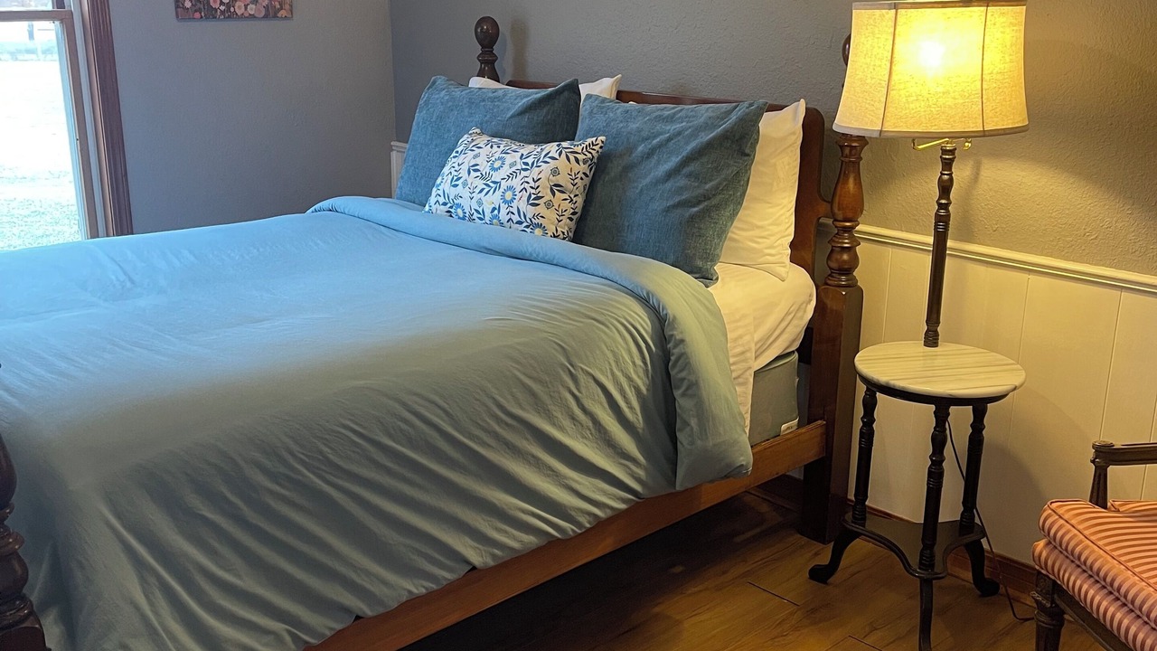 Photo of Bedroom in Lincoln County